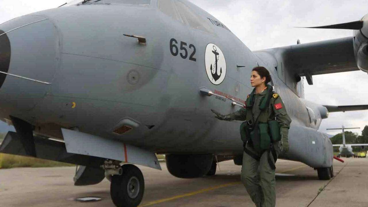 Gökyüzünden denizaltı avlayacak: Deniz Kuvvetleri’nin ilk kadın karakol pilotu görevde, radarına giren yandı! 7